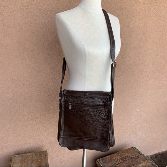 Cartago Leather Crossbody Messenger Bag - Picture 4 of 11